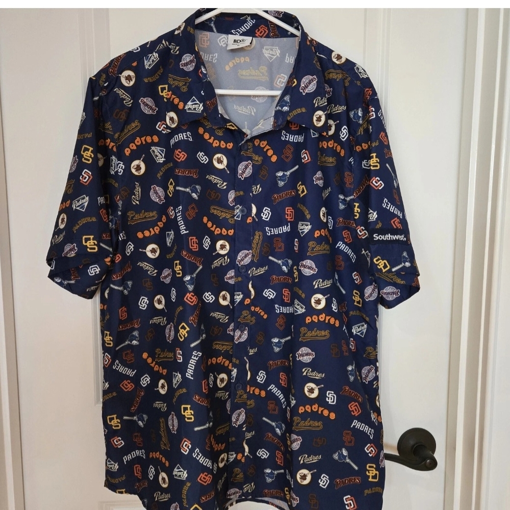 San Diego Padres Men's Size XL SGA Aloha Hawaiian Shirt Button Up All Over Logo